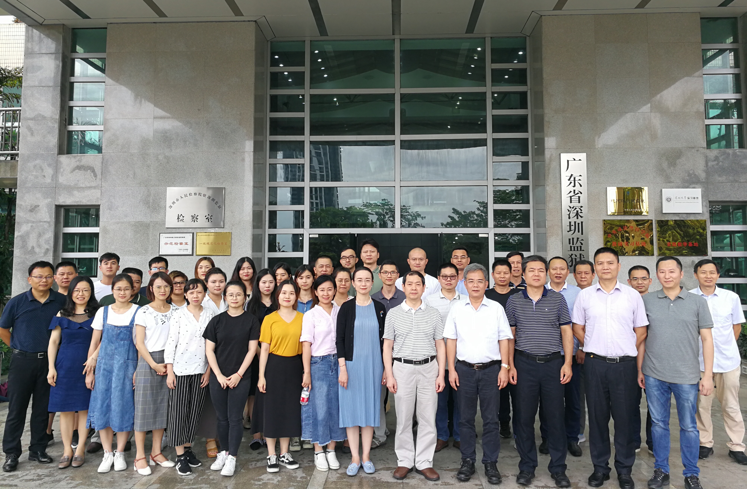 qq扑克官网入口:《汾酒故土 英豪吕梁》大型画册首发